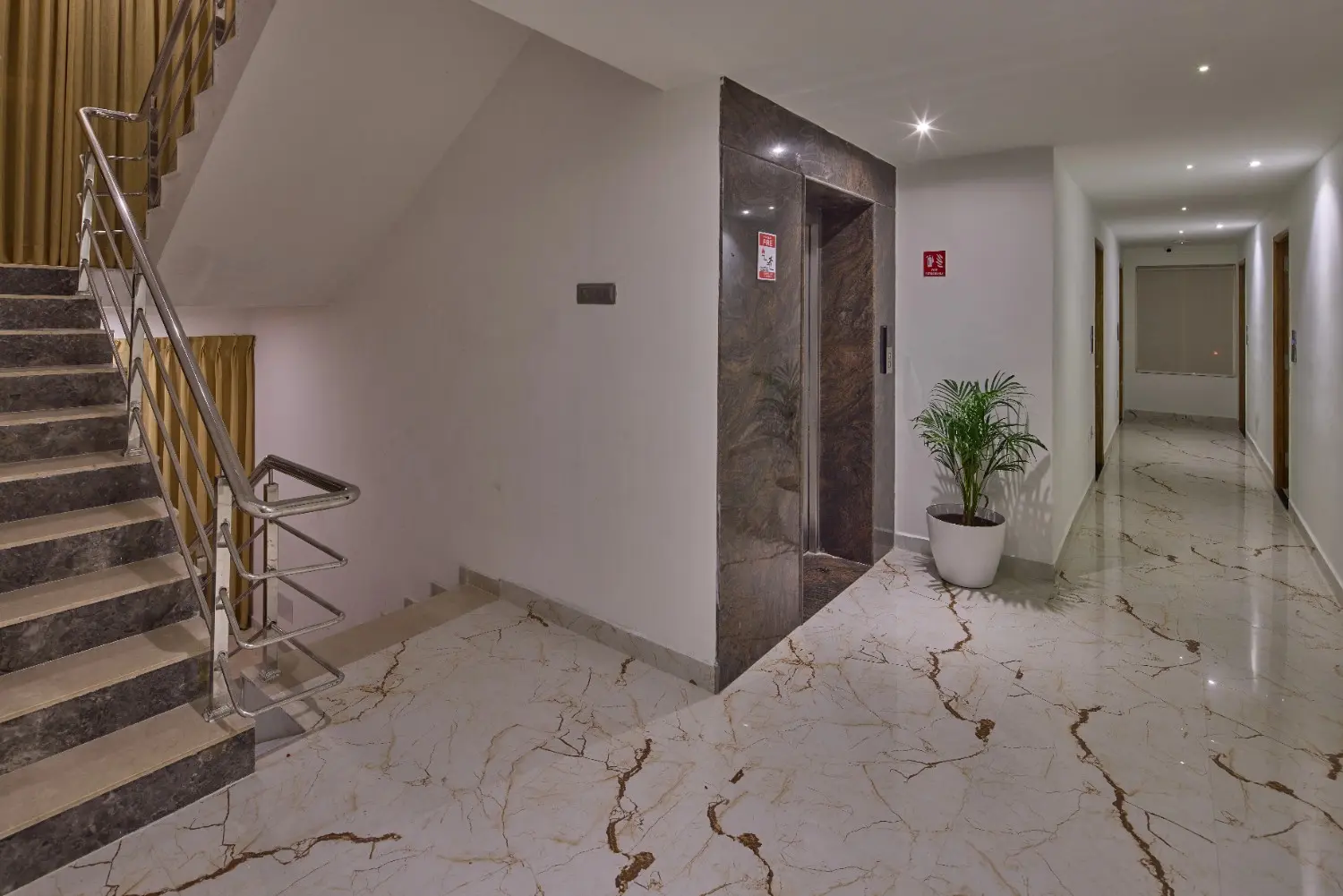 deluxe hotel room