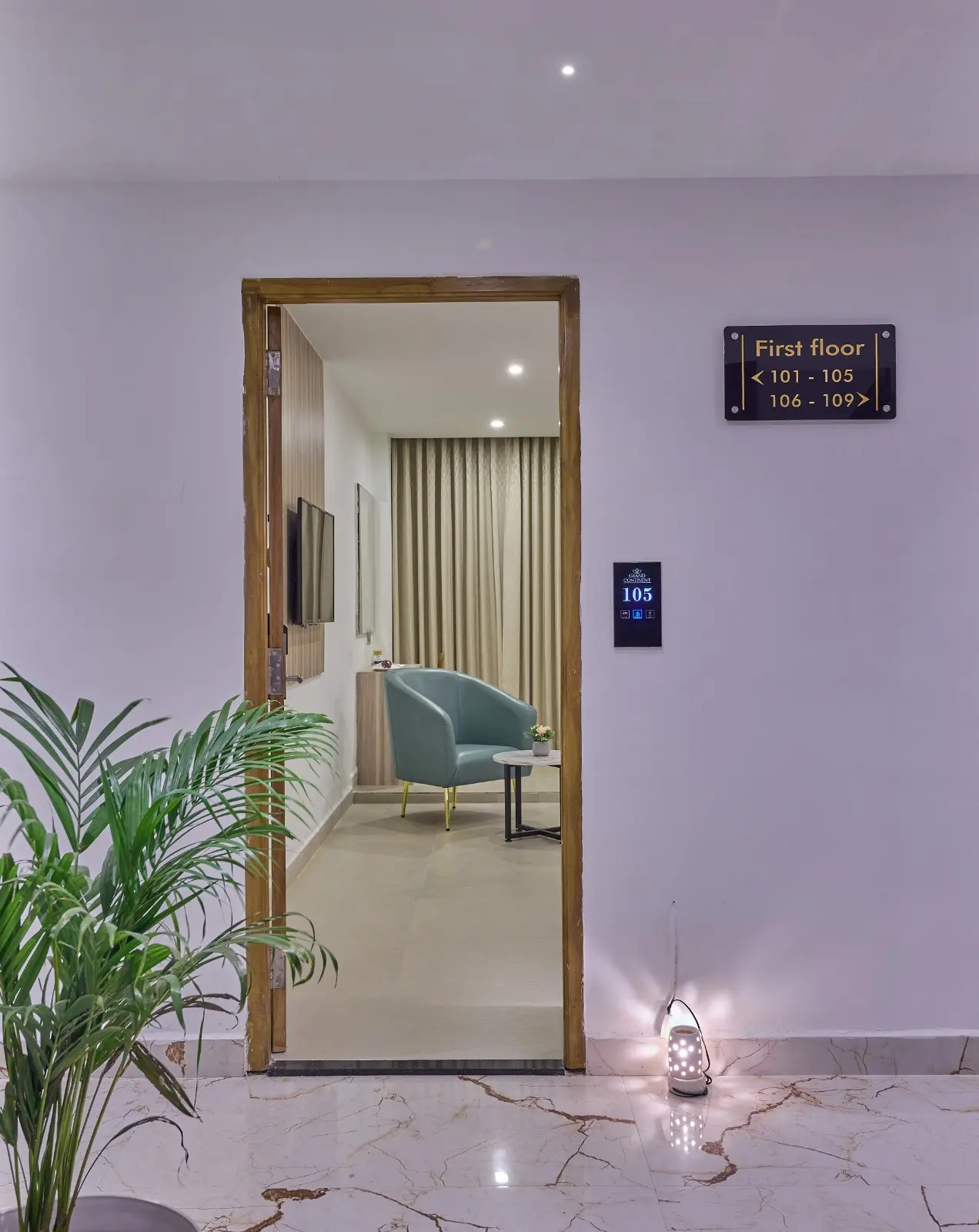 luxury hotel room